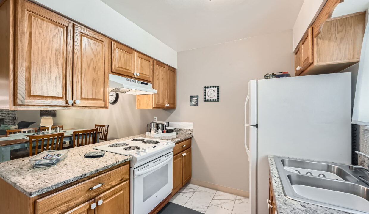 2208 Emery St - MLS Sized - 006 - 06 Kitchen