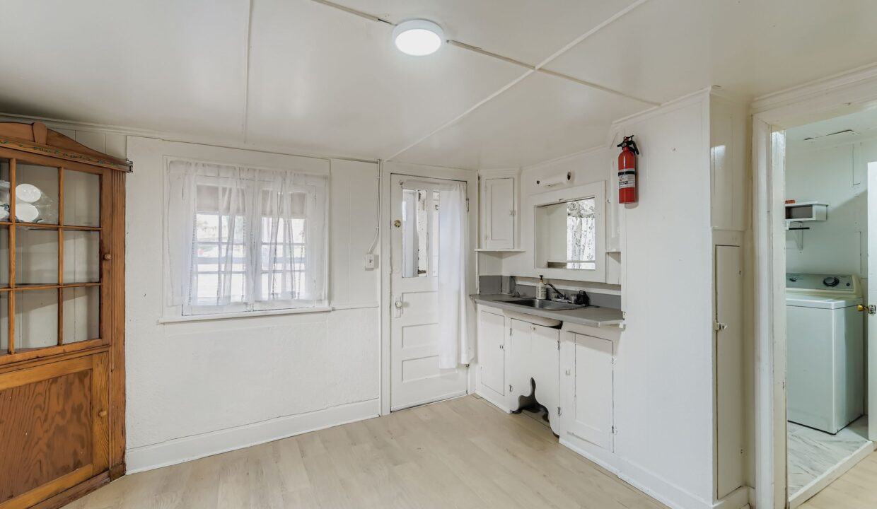 2590 Gray St. - MLS Sized - 004 - 06 Kitchen