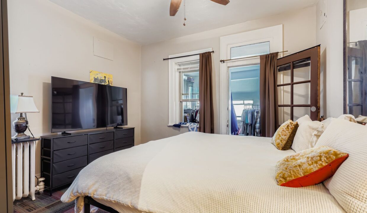 14 1 Primary Bedroom