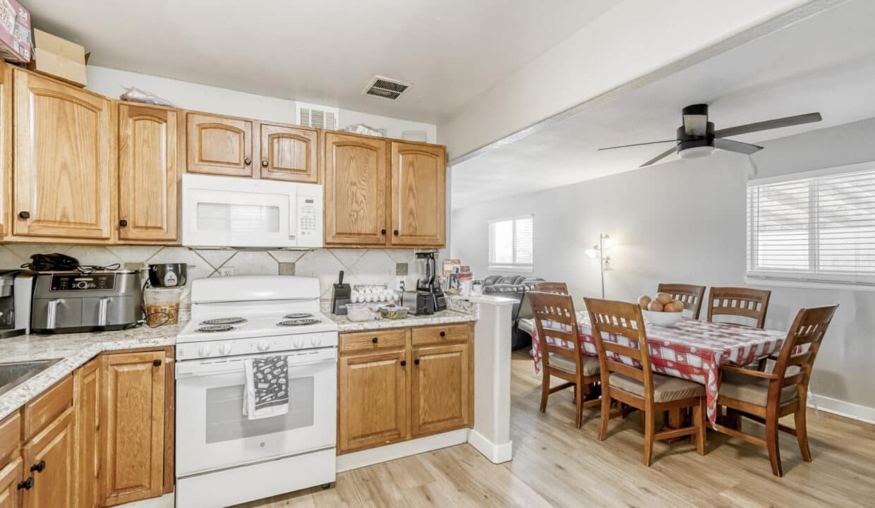 987 Vaughn St - MLS Sized - 005 - 05 Kitchen