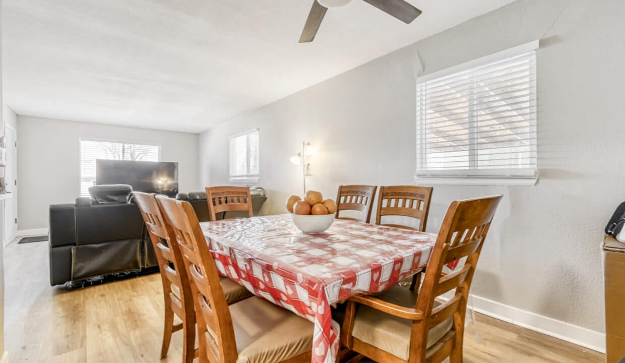 987 Vaughn St - MLS Sized - 006 - 06 Kitchen