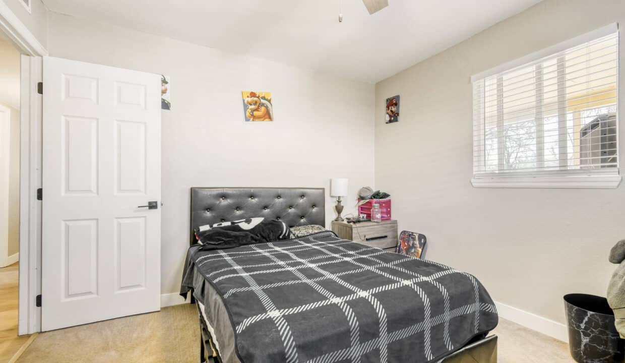 987 Vaughn St - MLS Sized - 007 - 07 Primary Bedroom