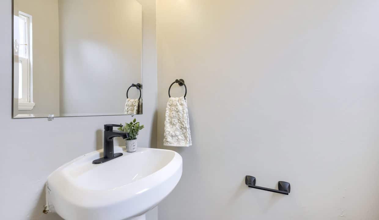 987 Vaughn St - MLS Sized - 010 - 10 Primary Bathroom