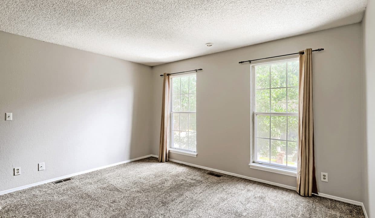 12041 E Ford Cir - MLS Sized - 004 - 04 Living Room