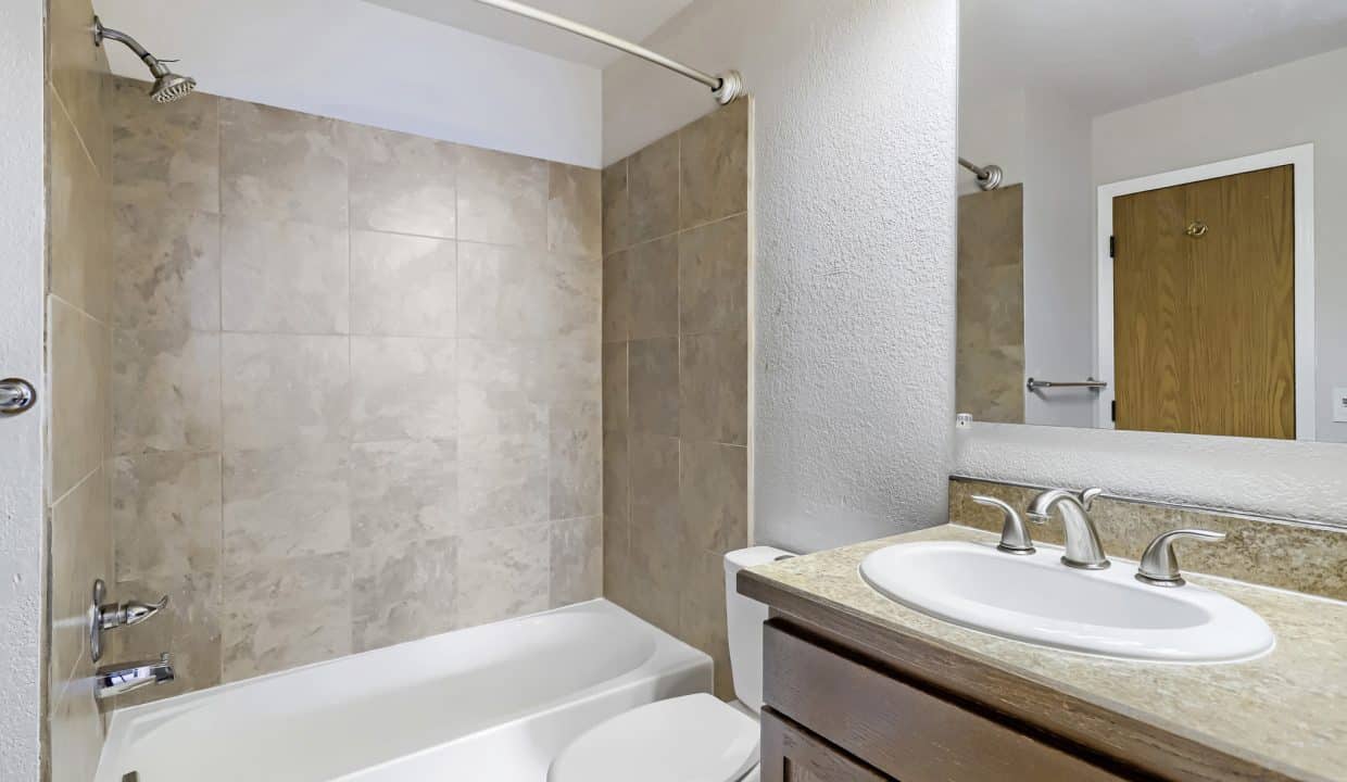 12041 E Ford Cir - MLS Sized - 011 - 11 Primary Bathroom