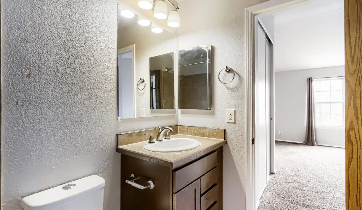 12041 E Ford Cir - MLS Sized - 012 - 12 Primary Bathroom