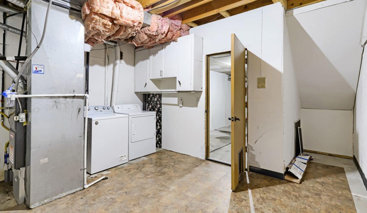 12041 E Ford Cir - MLS Sized - 015 - 15 Laundry Room